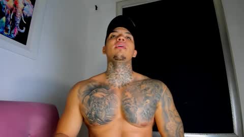 Snapshot of aquiles_elpapi chatting on October 6, 2:07 am AquilesElpapi online show from October 6, 2:07 am