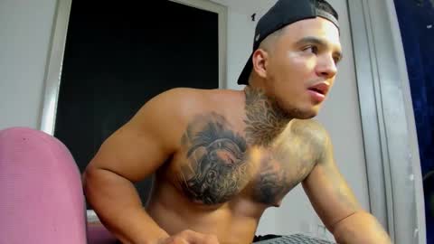 Snapshot of aquiles_elpapi chatting on September 18, 6:06 am AquilesElpapi online show from September 18, 6:06 am