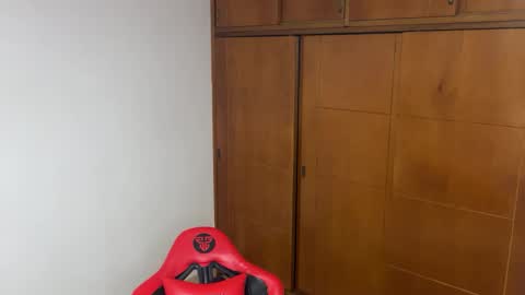 Snapshot of aquilesmade chatting on December 17, 12:45 am Aquilesmade online show from December 17, 12:45 am