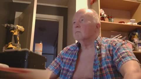 arcticman44 online show from April 19, 7:05 pm