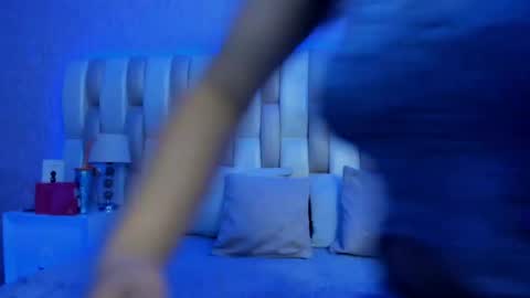 ari_lynn_ online show from April 14, 3:21 am