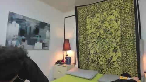 aria y orien  online show from December 3, 11:00 am