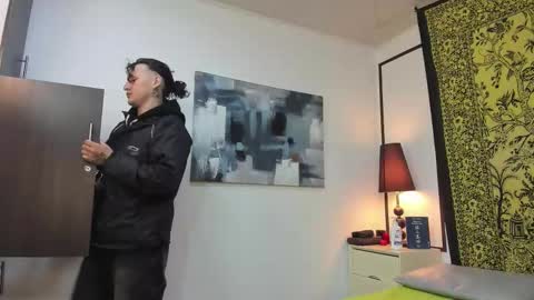 aria y orien  online show from October 19, 10:53 am