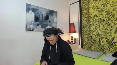 aria y orien  online show from January 7, 10:53 am