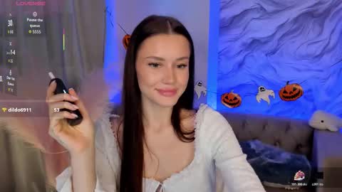 aria_mila online show from October 24, 11:55 am