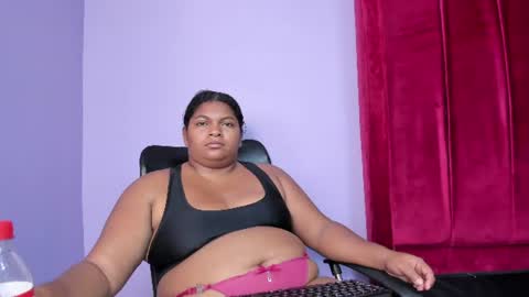 aria_velvett online show from July 23, 12:36 pm