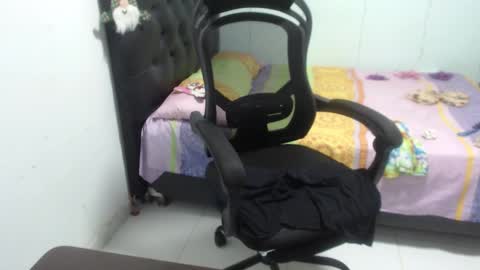 ...Ariana... online show from November 8, 7:06 pm