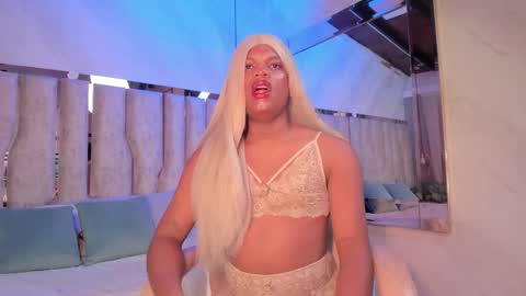 ariana_grande233 online show from March 7, 11:43 am