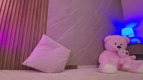 Ariana online show from March 26, 1:38 pm