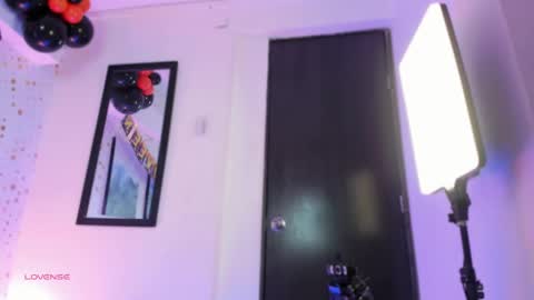 Ari  online show from October 10, 2:56 pm