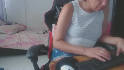 ariannaloovel online show from May 9, 7:31 pm