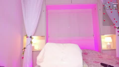 ariannavega_ online show from July 7, 11:58 am