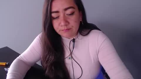 Arielle online show from December 3, 7:17 pm