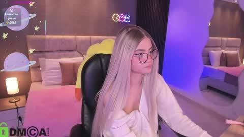 Ari  online show from November 7, 11:29 pm