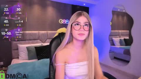 Ari  online show from October 28, 10:22 pm