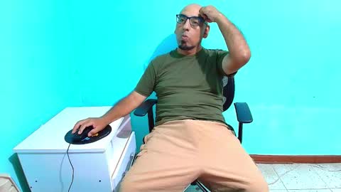 arnelux72 online show from March 14, 7:01 am