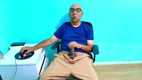 arnelux72 online show from April 3, 5:25 am