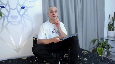 Snapshot of aron_santoro1 chatting on January 7, 3:14 am Aron Santoro online show from January 7, 3:14 am