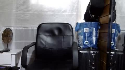 Aron G Franco online show from November 12, 4:20 pm