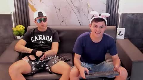 Aroon   online show from April 4, 3:35 am