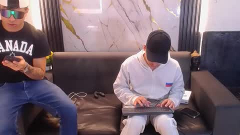 Aroon   online show from April 16, 4:12 am