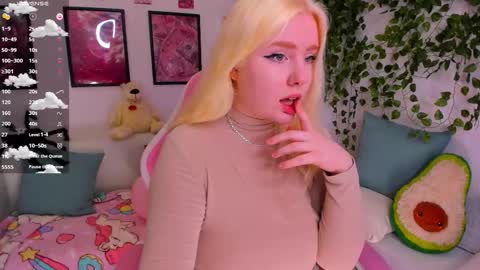 art_lovee_ online show from February 9, 1:31 am