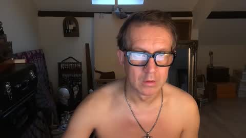 artisterotic online show from December 21, 10:21 am