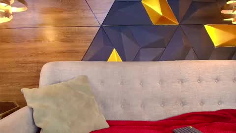 sofia online show from December 4, 7:13 pm