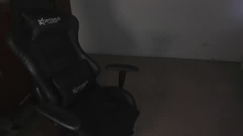 ash_smith1 online show from December 12, 10:31 pm