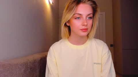 your pretty Ashley online show from December 5, 6:06 pm