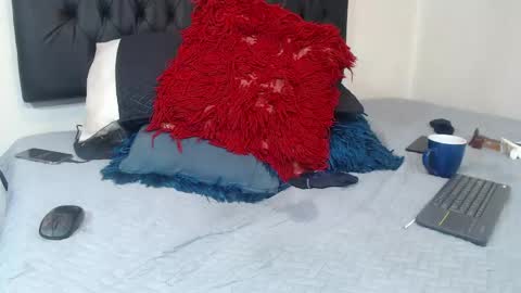 ashleey_thompson online show from April 16, 10:45 pm