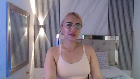 ashley__tylor online show from June 9, 4:39 pm