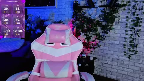 Ashley online show from May 19, 9:00 pm