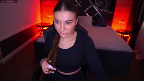 ashleybaee online show from November 5, 1:35 pm