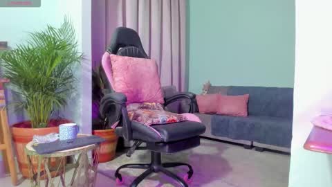 ASHLEY online show from March 18, 5:02 am