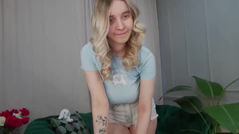 ashly_cherry online show from March 31, 11:10 am