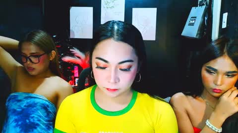 evelyn online show from April 6, 1:23 pm