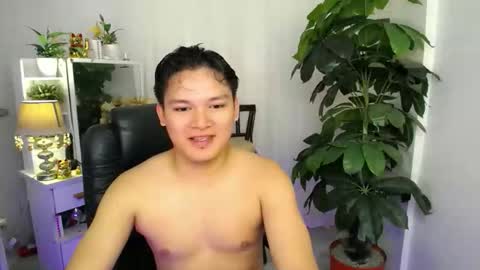 asian_handsomexx online show from November 4, 6:37 am