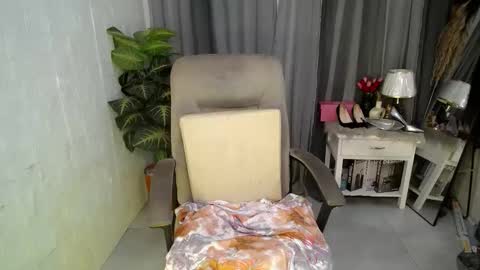 asian_handsomexx online show from April 14, 9:12 am