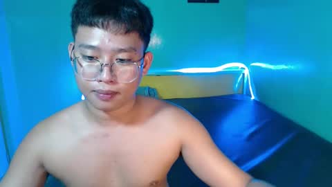 asian_walker online show from May 6, 11:16 am