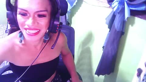 Snapshot of asiangoddezzts chatting on January 7, 4:37 pm Miss Audrey L Monel online show from January 7, 4:37 pm