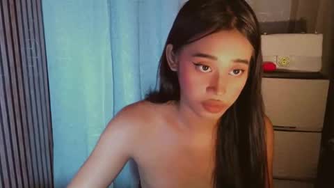 kisses online show from June 9, 1:11 pm