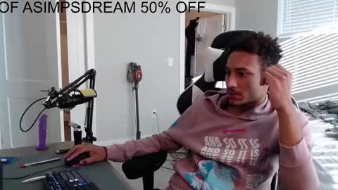 Snapshot of asimpsdream chatting on October 20, 1:38 pm asimpsdream online show from October 20, 1:38 pm