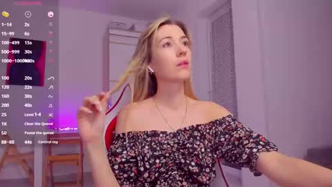 Snapshot of askcaroline chatting on March 6, 5:11 pm Caroline online show from March 6, 5:11 pm