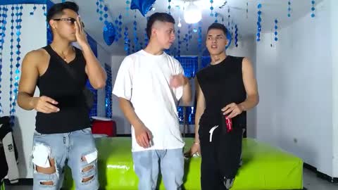 THOMAS AND DAMIAND online show from February 21, 12:05 am