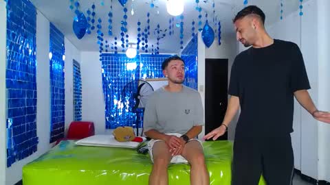 THOMAS AND DAMIAND online show from March 4, 12:07 am