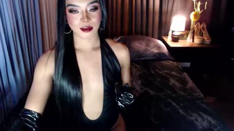 Snapshot of asmodeus_daughter chatting on September 8, 3:44 pm Margaux Miller online show from September 8, 3:44 pm