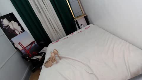 Snapshot of asmodeus_daughter chatting on December 21, 7:35 am Margaux Miller online show from December 21, 7:35 am