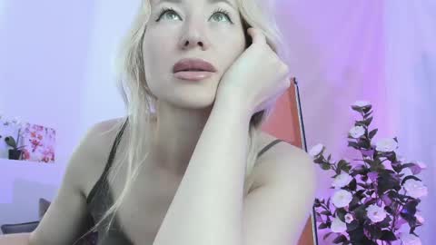 astramonroe online show from May 26, 12:33 pm