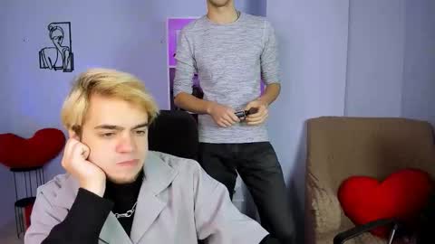 astren online show from November 15, 6:48 am